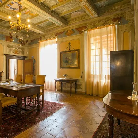 Cascinetta Sleeps 10 Villa