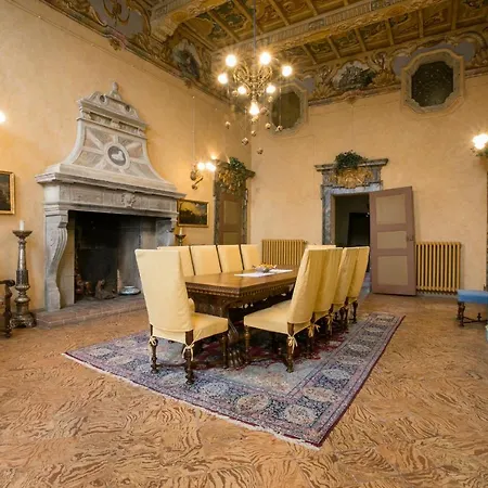 Cascinetta Sleeps 10 Villa