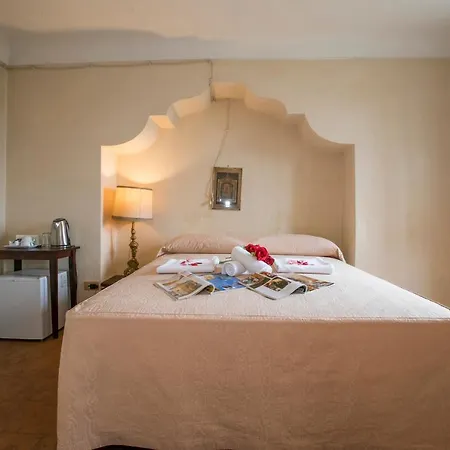 Villa Cascinetta Sleeps 10 *