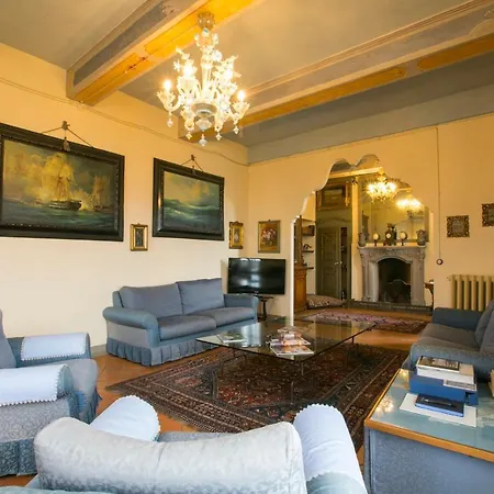 Cascinetta Sleeps 10 Villa