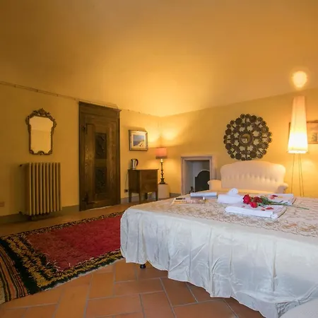 Cascinetta Sleeps 10 Villa
