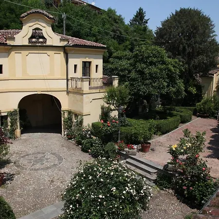 Cascinetta Sleeps 10 Villa *