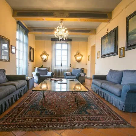 Cascinetta Sleeps 10 Villa
