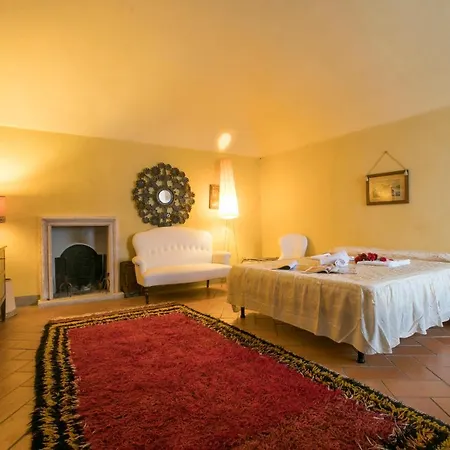 Villa Cascinetta Sleeps 10 Mombello Monferrato