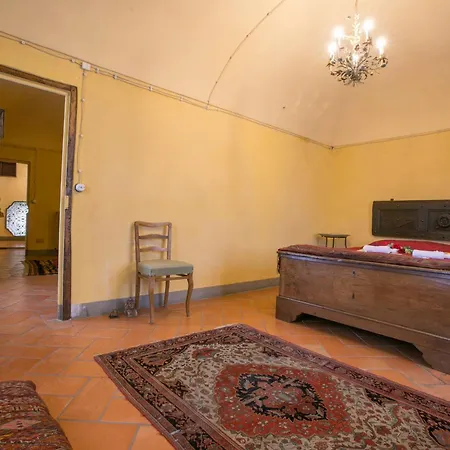 Cascinetta Sleeps 10 Villa